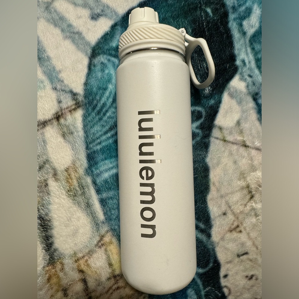 Lululemon Back to Life Sport bottle white